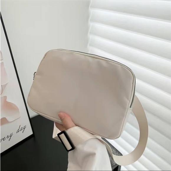 Waist Bag/ Shoulder Bag / Messenger Bag - Picture 3 of 8